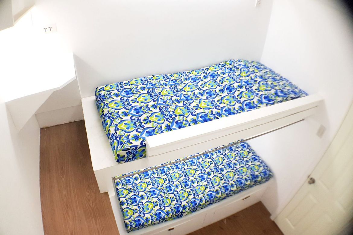 1 Bedroom Apartment for Rent in Barangay 40, Pasay, Metro Manila near LRT-1 Gil Puyat