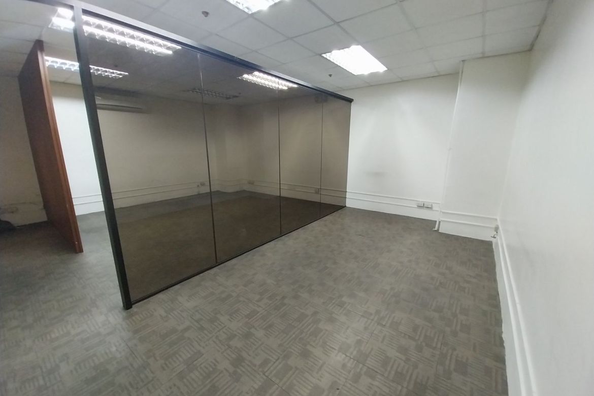 1 Bedroom Commercial for Rent in Malate, Manila, Metro Manila near LRT-1 Vito Cruz photo 2
