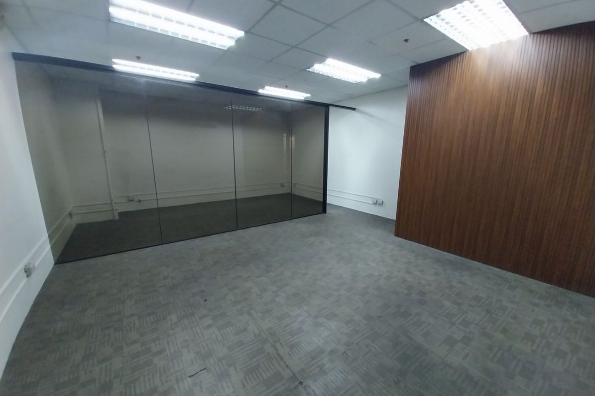 1 Bedroom Commercial for Rent in Malate, Manila, Metro Manila near LRT-1 Vito Cruz photo 5