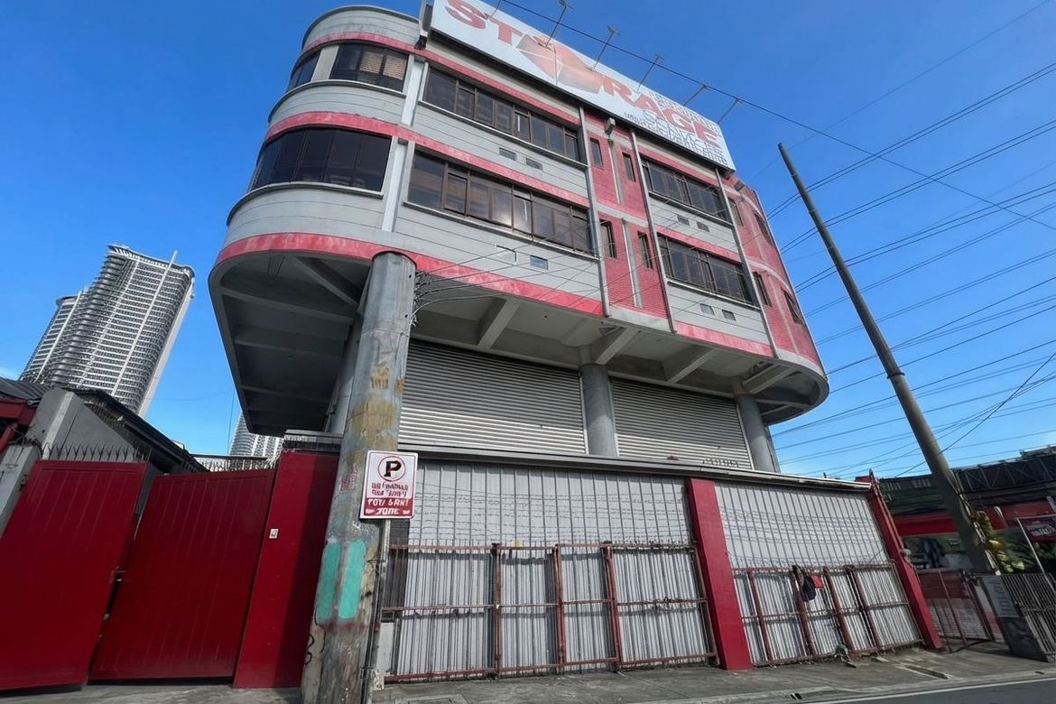 1 Bedroom Commercial for Sale in Guadalupe Viejo, Makati City near MRT-3 Guadalupe – photo 2
