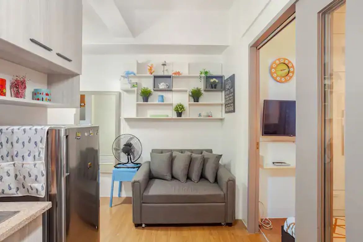 1 Bedroom Condo for Rent in HQ Laureano di Trevi Tower, Pio Del Pilar, Makati, Metro Manila near MRT-3 Magallanes photo 2