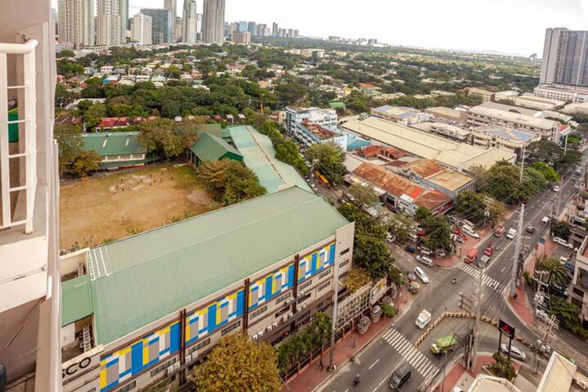 1 Bedroom Condo for Rent in HQ Laureano di Trevi Tower, Pio Del Pilar, Makati, Metro Manila near MRT-3 Magallanes photo 7