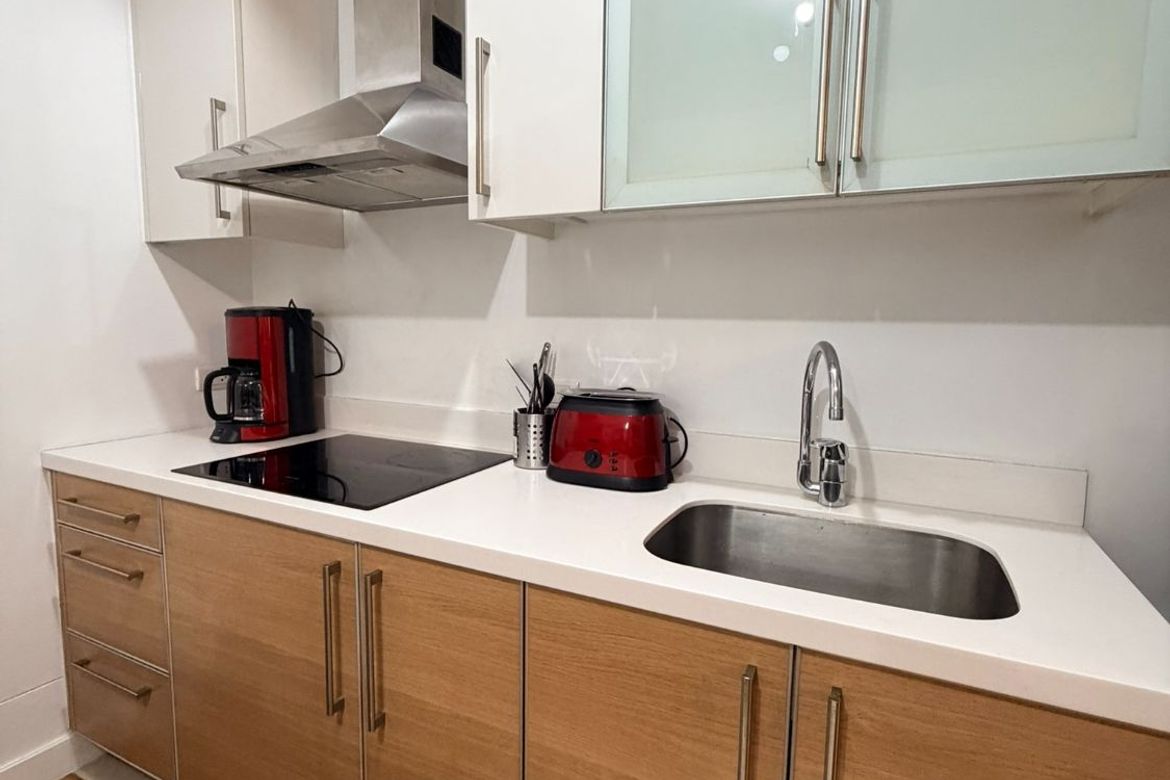 1 Bedroom Condo for Rent in Park Terraces, San Lorenzo, Makati, Metro Manila near MRT-3 Ayala photo 4