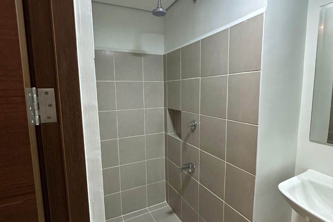 1 Bedroom Condo for Rent in Quantum Residences, Barangay 49, Pasay, Metro Manila near LRT-1 Gil Puyat photo 5