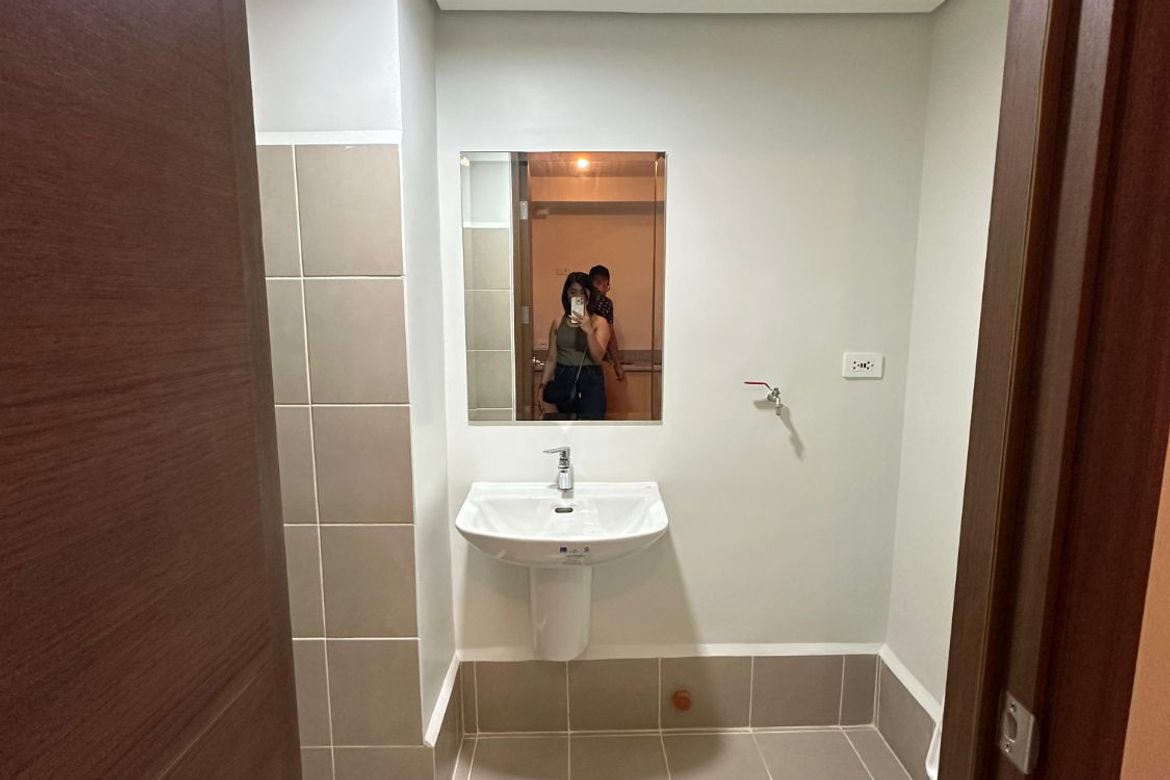 1 Bedroom Condo for Rent in Quantum Residences, Barangay 49, Pasay, Metro Manila near LRT-1 Gil Puyat photo 6