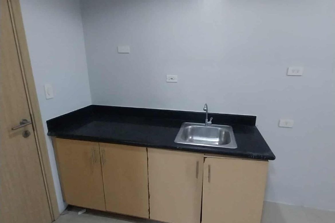 1 Bedroom Condo for Rent in Santo Cristo, Quezon City, Metro Manila near LRT-1 Roosevelt photo 3
