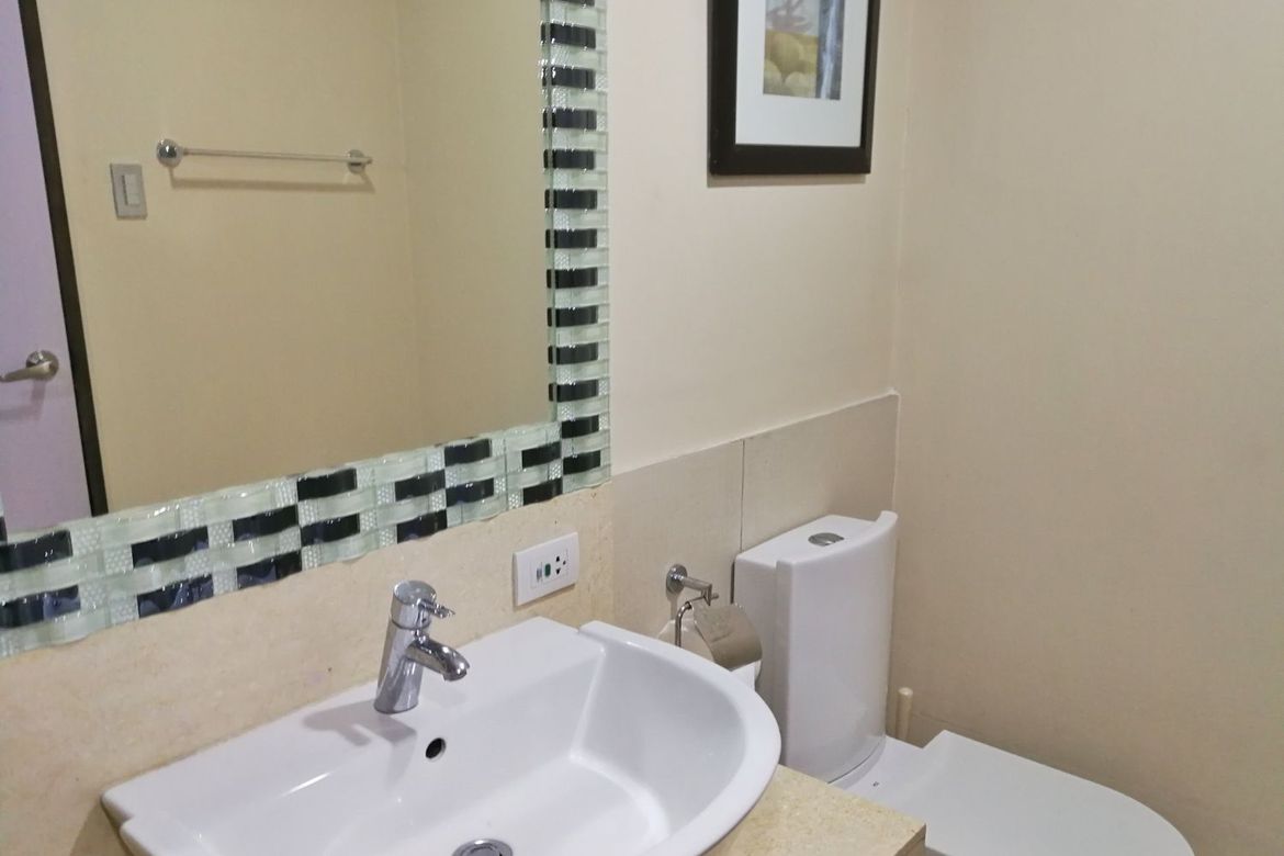 1 Bedroom Condo for Rent in The St. Francis Shangri-La Place, Wack-Wack Greenhills, Mandaluyong, Metro Manila near MRT-3 Shaw Boulevard photo 4