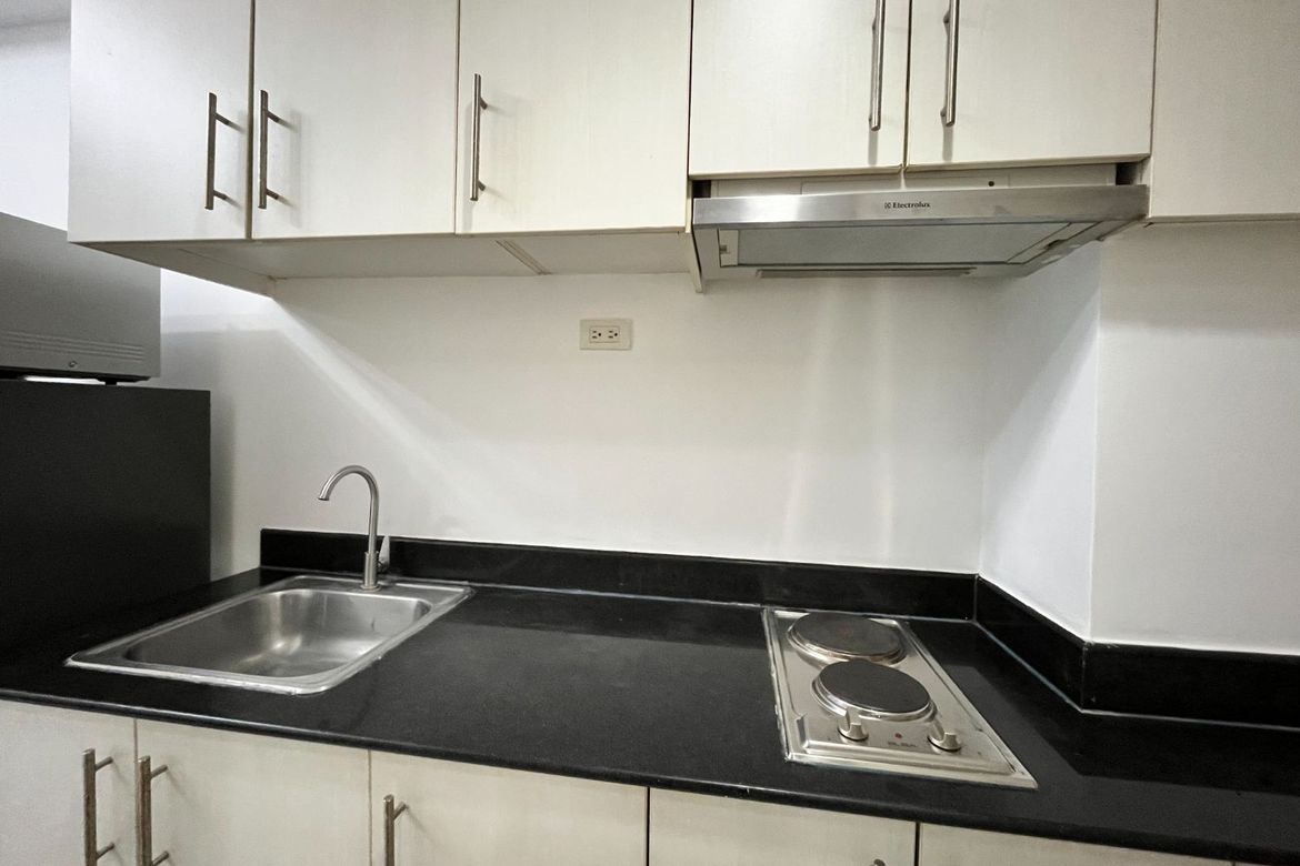 1 Bedroom Condo for Sale in Barangay 76, Pasay, Metro Manila near LRT-1 EDSA – photo 4