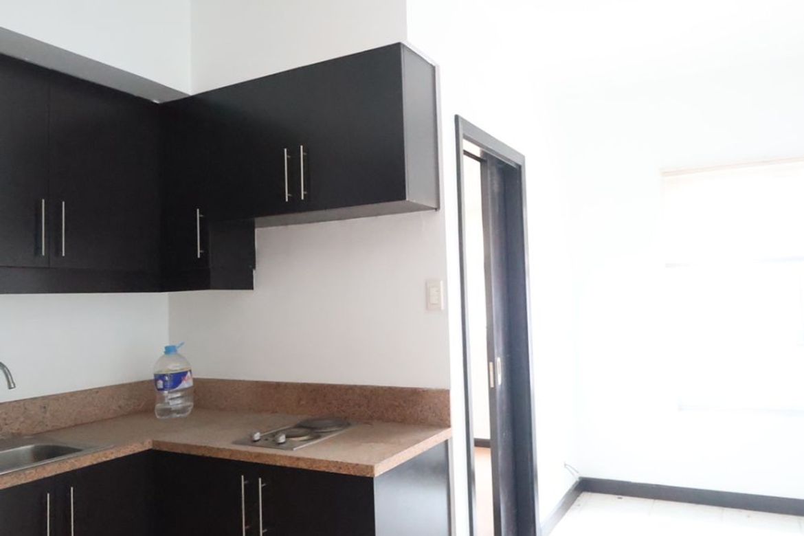 1 Bedroom Condo for Sale in Barangka Ilaya, Mandaluyong, Metro Manila near MRT-3 Boni – photo 2