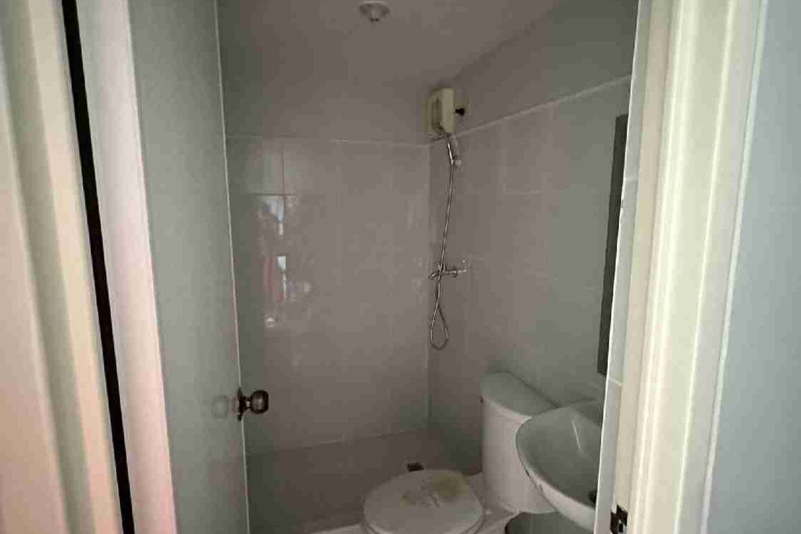 1 Bedroom Condo for Sale in Cambridge Village, San Andres, Cainta, Rizal – photo 8