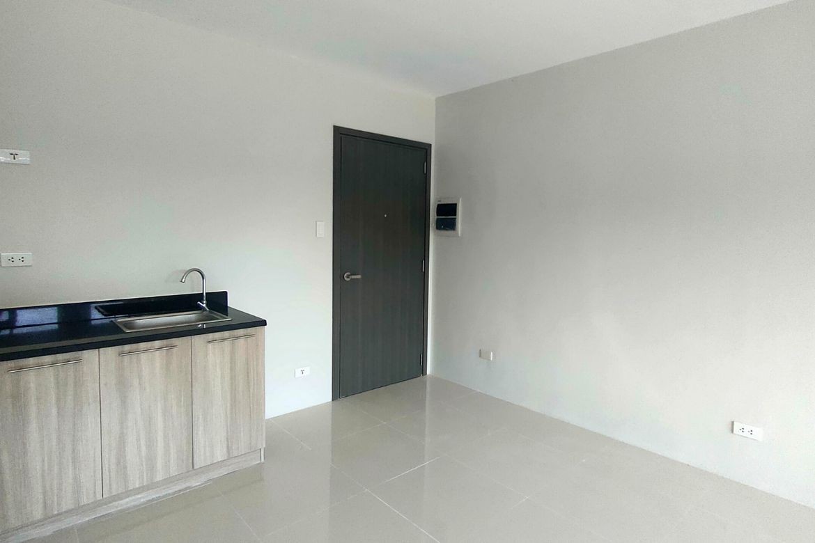 1 Bedroom Condo for Sale in Mandalagan, Bacolod, Negros Occidental – photo 2