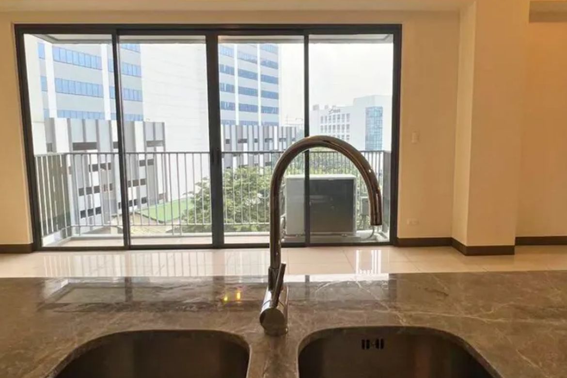 1 Bedroom Condo for Sale in One Shangri-La Place, Wack-Wack Greenhills, Mandaluyong, Metro Manila near MRT-3 Shaw Boulevard