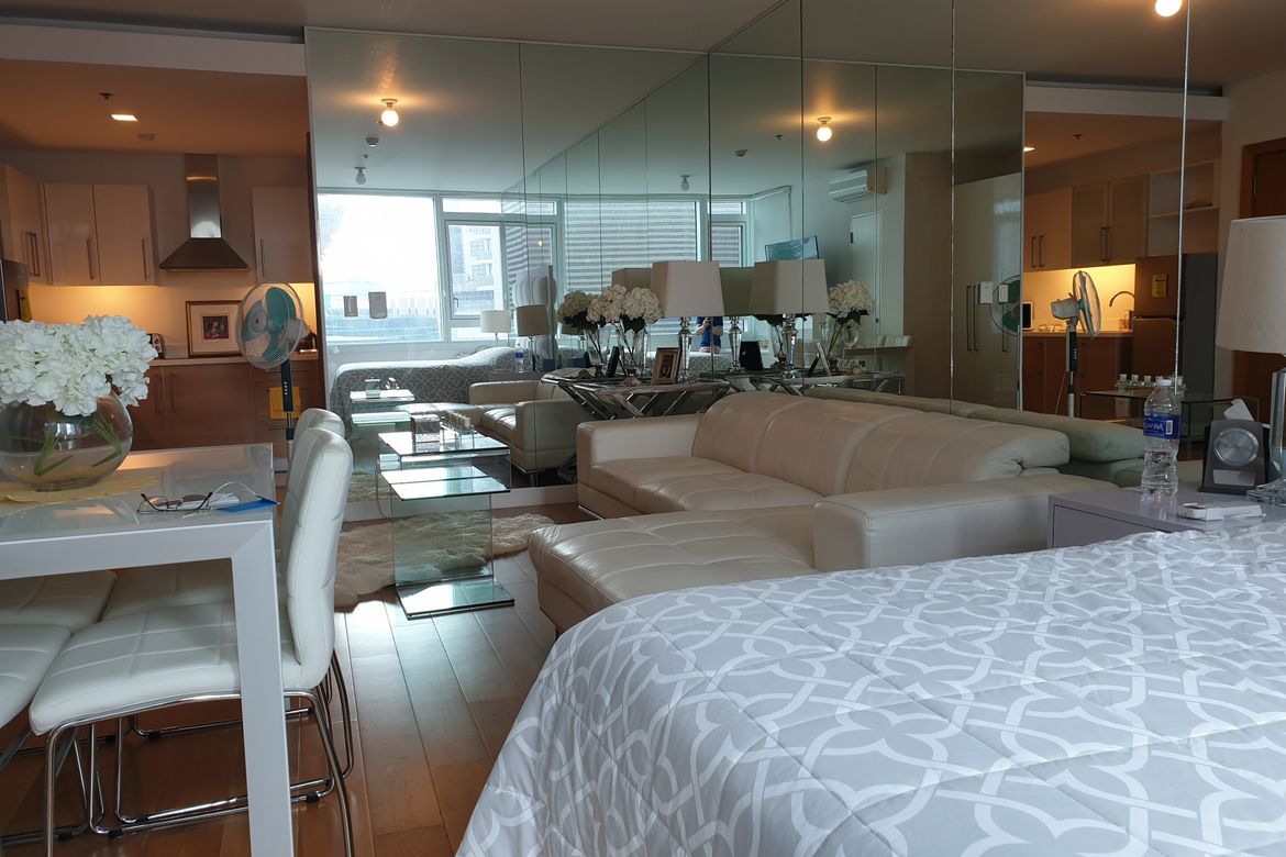 1 Bedroom Condo for Sale in Park Terraces, San Lorenzo, Makati, Metro Manila near MRT-3 Ayala – photo 2