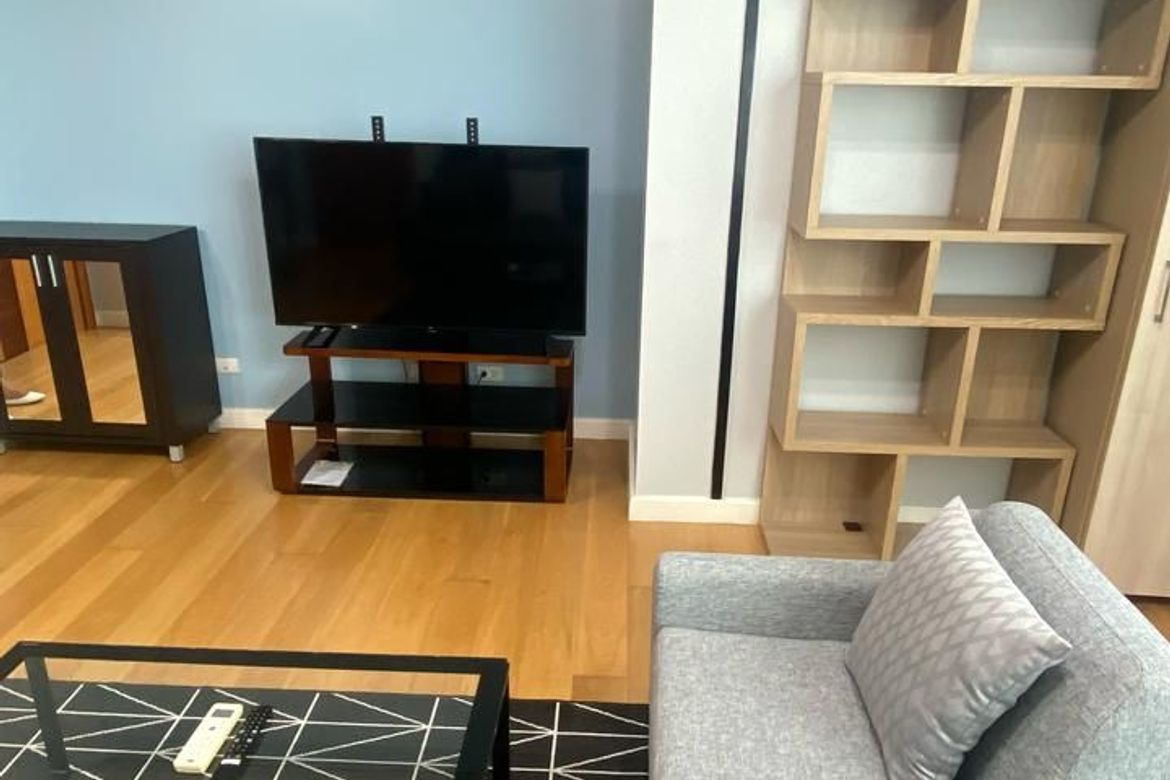 1 Bedroom Condo for Sale in Park Terraces, San Lorenzo, Makati, Metro Manila near MRT-3 Ayala – photo 3