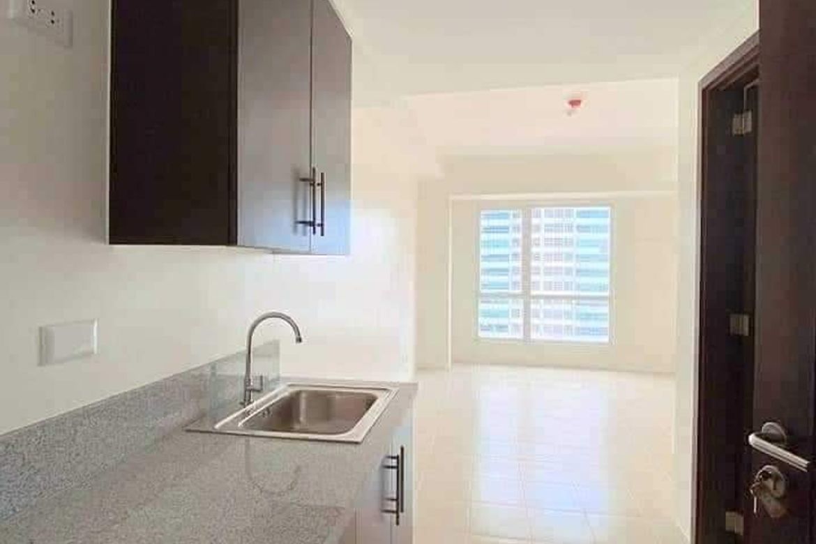 1 Bedroom Condo for Sale in Pioneer Woodlands, Barangka Ilaya, Mandaluyong, Metro Manila near MRT-3 Boni