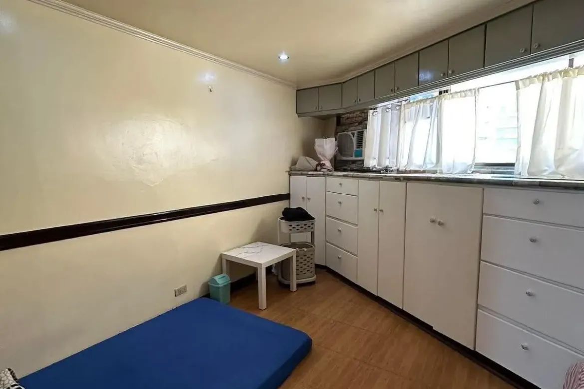 1 Bedroom Condo for Sale in Prince Plaza, San Lorenzo, Makati City near MRT-3 Ayala – photo 4