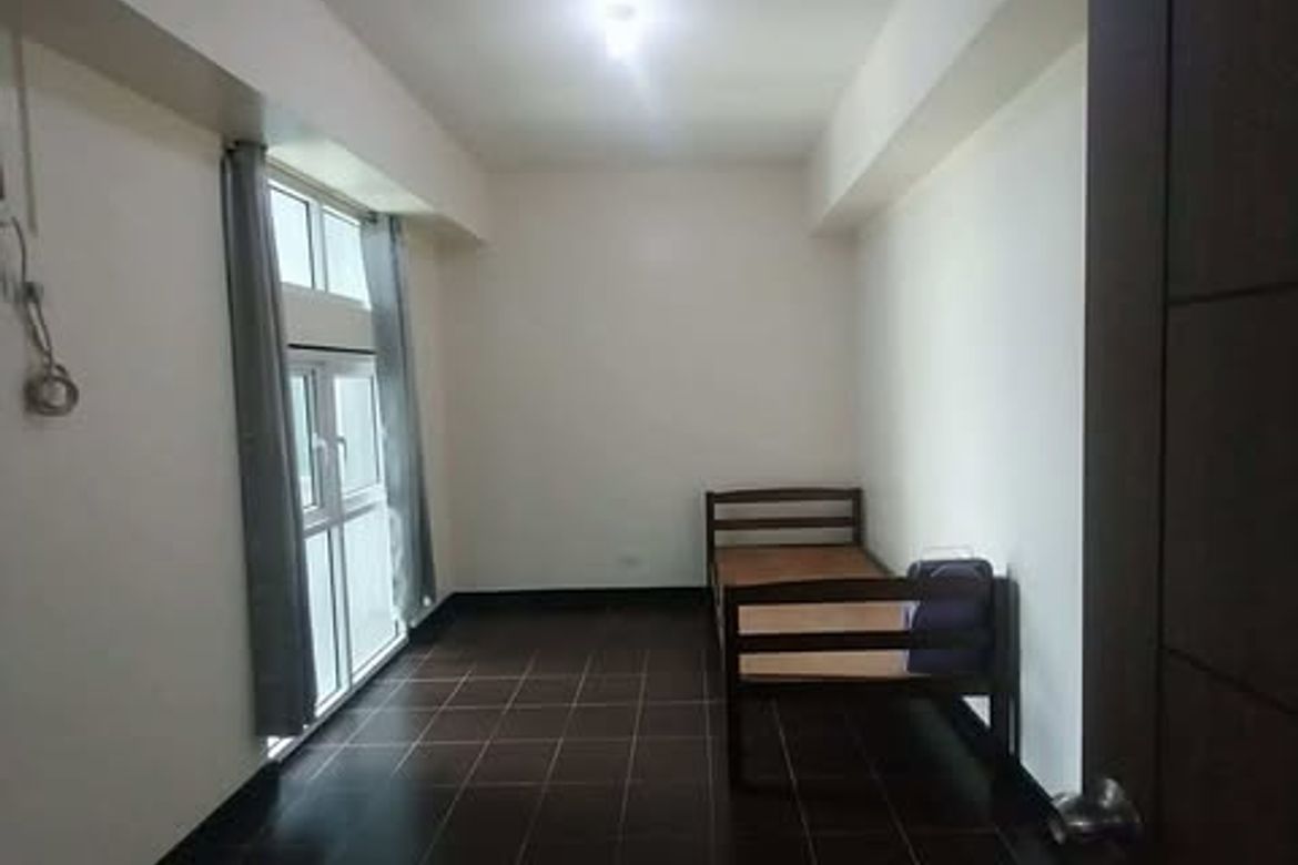 1 Bedroom Condo for Sale in San Lorenzo Place, Bangkal, Makati City near MRT-3 Magallanes