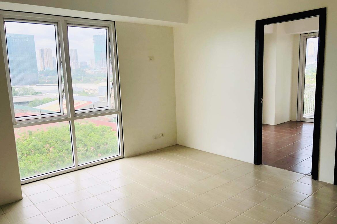 1 Bedroom Condo for Sale in San Lorenzo Place, Bangkal, Makati City near MRT-3 Magallanes – photo 2