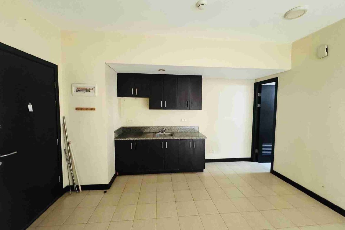 1 Bedroom Condo for Sale in San Lorenzo Place, Bangkal, Makati, Metro Manila near MRT-3 Magallanes – photo 3
