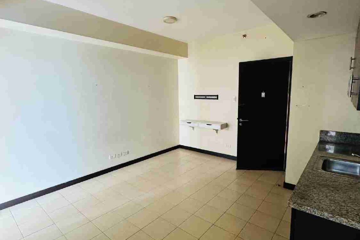 1 Bedroom Condo for Sale in San Lorenzo Place, Bangkal, Makati, Metro Manila near MRT-3 Magallanes – photo 4