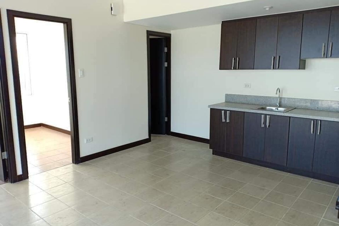 1 Bedroom Condo for Sale in San Lorenzo Place, Bangkal, Makati, Metro Manila near MRT-3 Magallanes – photo 2