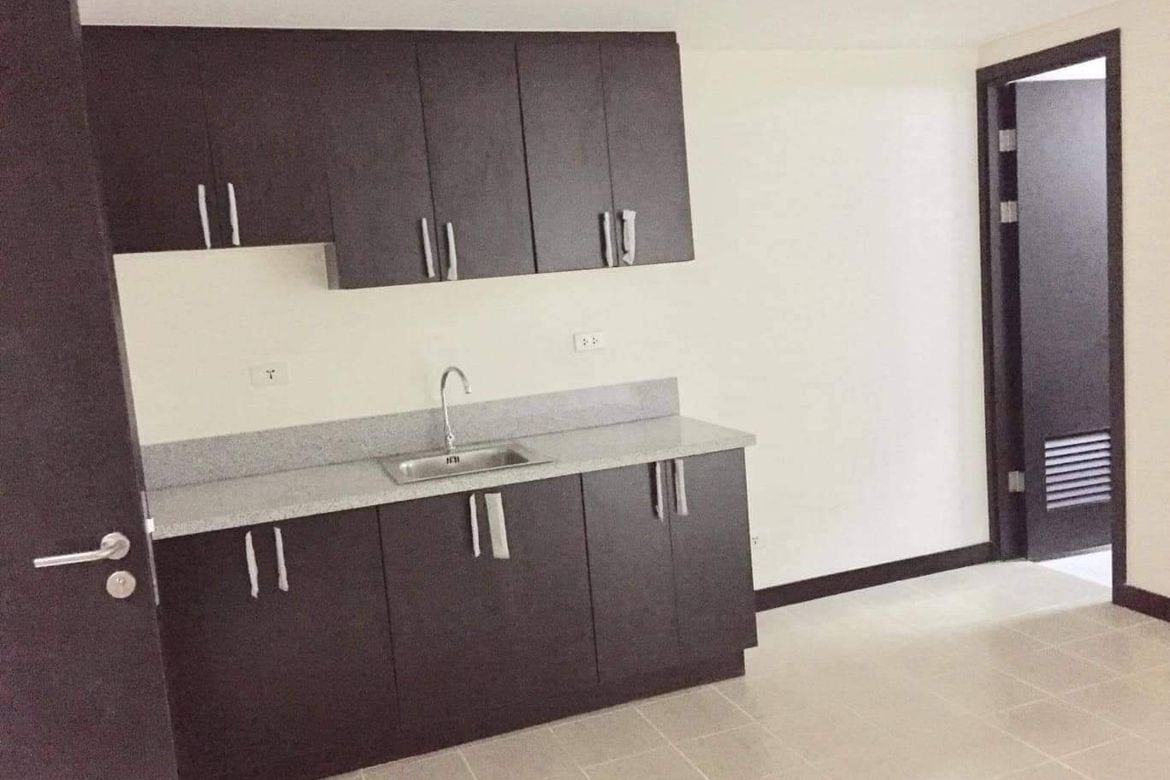 1 Bedroom Condo for Sale in San Lorenzo Place, Bangkal, Makati, Metro Manila near MRT-3 Magallanes – photo 4