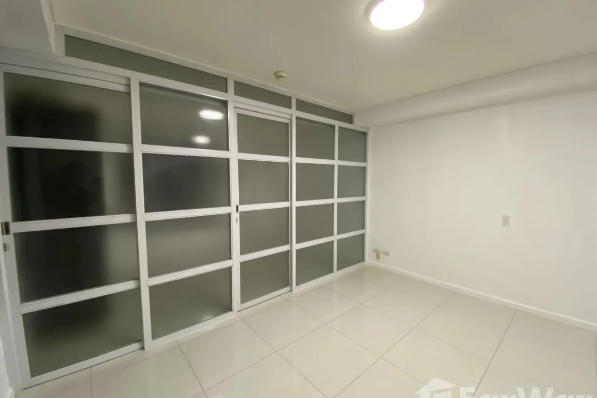 1 Bedroom Condo for Sale in Senta, San Lorenzo, Makati City – photo 4