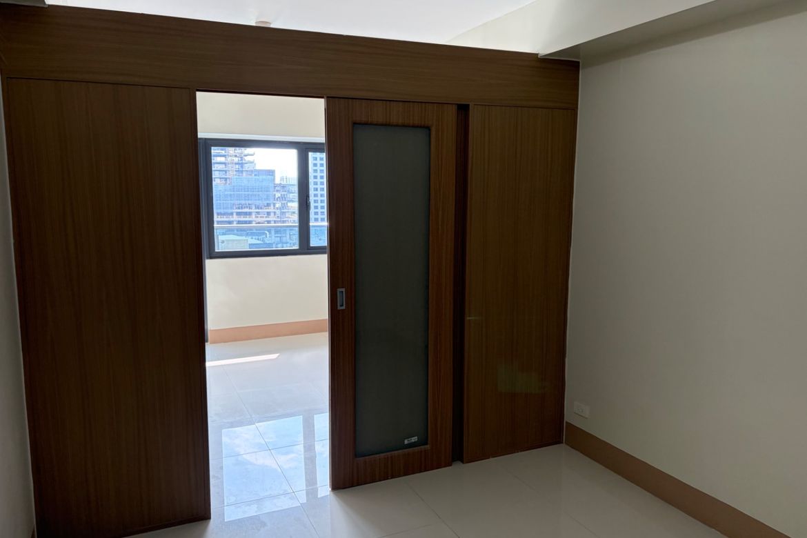 1 Bedroom Condo for Sale in Shore 3 Residences, Barangay 76, Pasay, Metro Manila near LRT-1 EDSA – photo 4