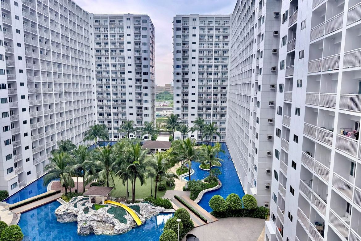 1 Bedroom Condo for Sale in Shore Residences, Barangay 76, Pasay, Metro Manila near LRT-1 Libertad