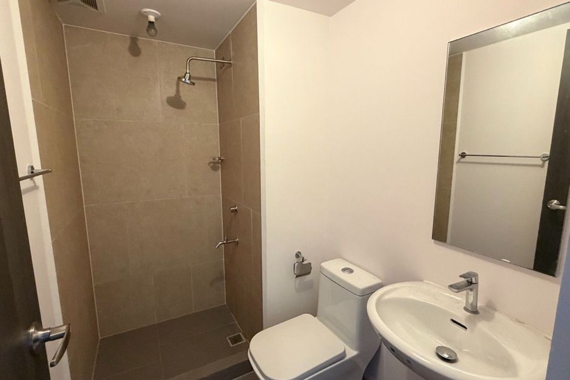 1 Bedroom Condo for Sale in The Rise Makati By Shangrila, San Antonio, Makati City – photo 7