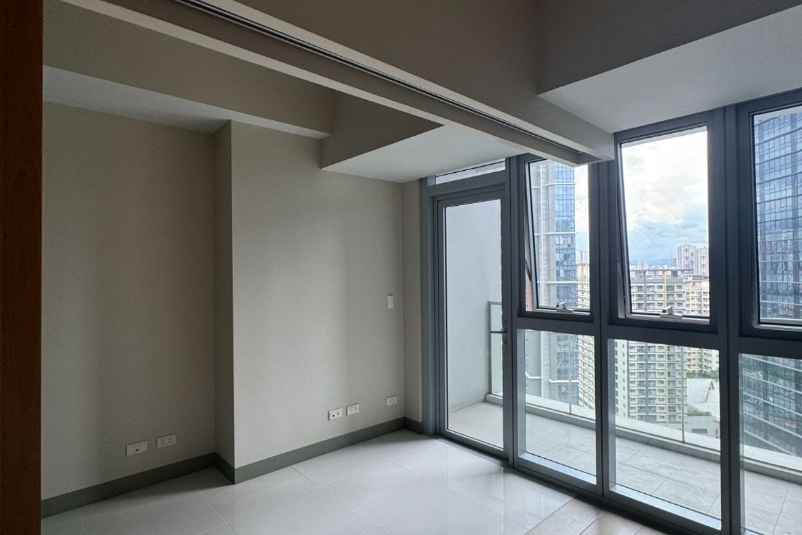1 Bedroom Condo for Sale in Uptown Parksuites, BGC, Taguig – photo 2