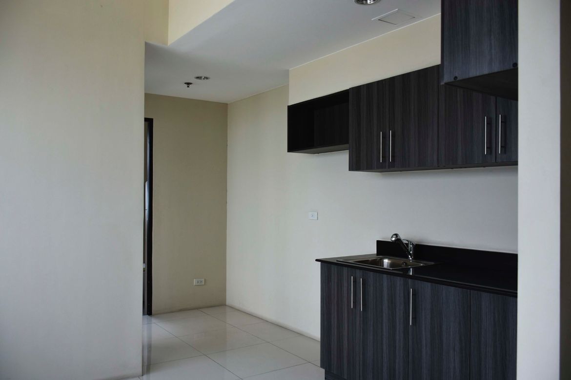 1 Bedroom Condo for Sale in Wil Tower, South Triangle, Quezon City, Metro Manila near MRT-3 Quezon Avenue – photo 2