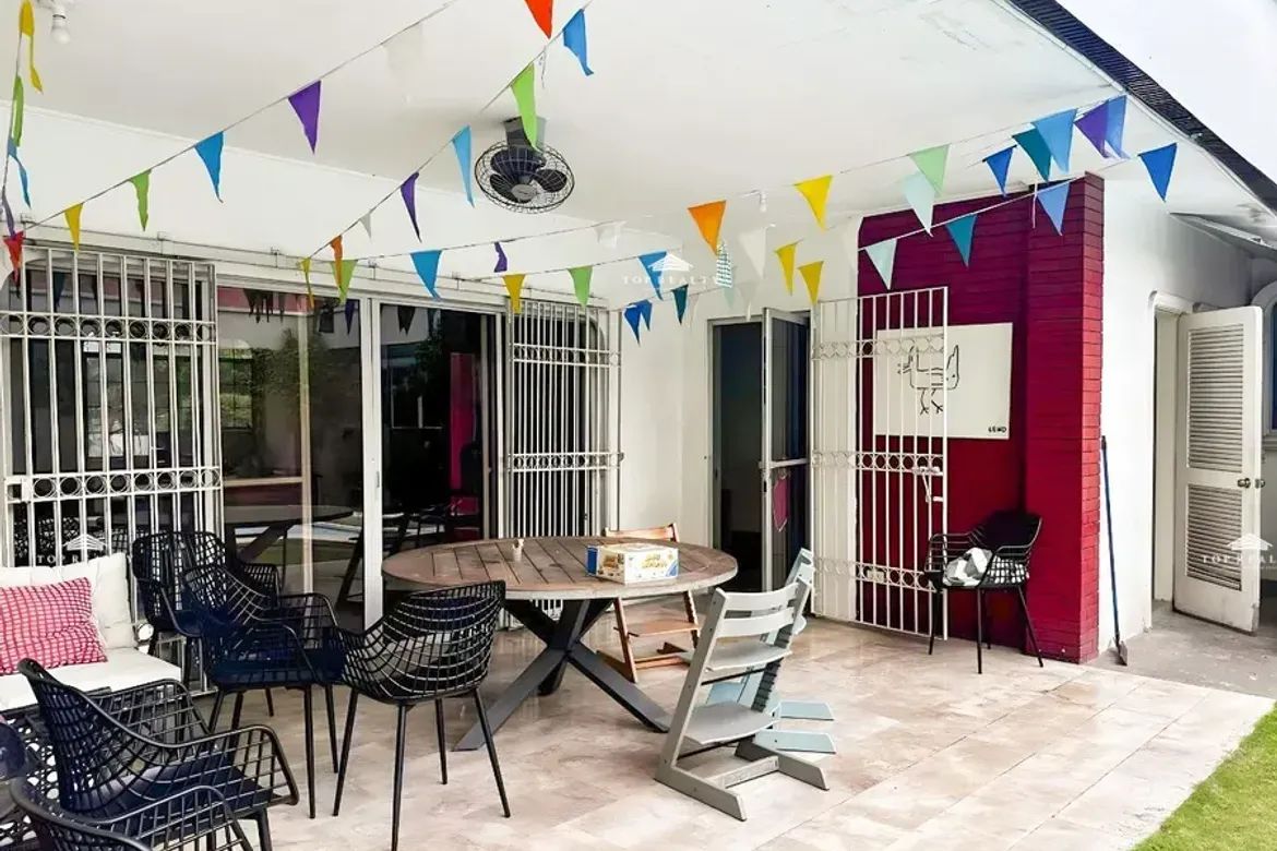 1 Bedroom House for Sale in Urdaneta Village, Bangkal, Makati, Metro Manila near MRT-3 Magallanes – photo 3