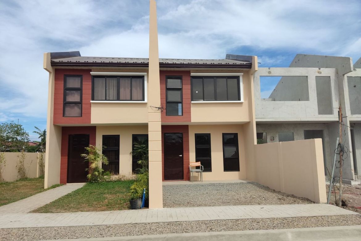 1 Bedroom Townhouse for Sale in Bukal Sur, Candelaria, Quezon