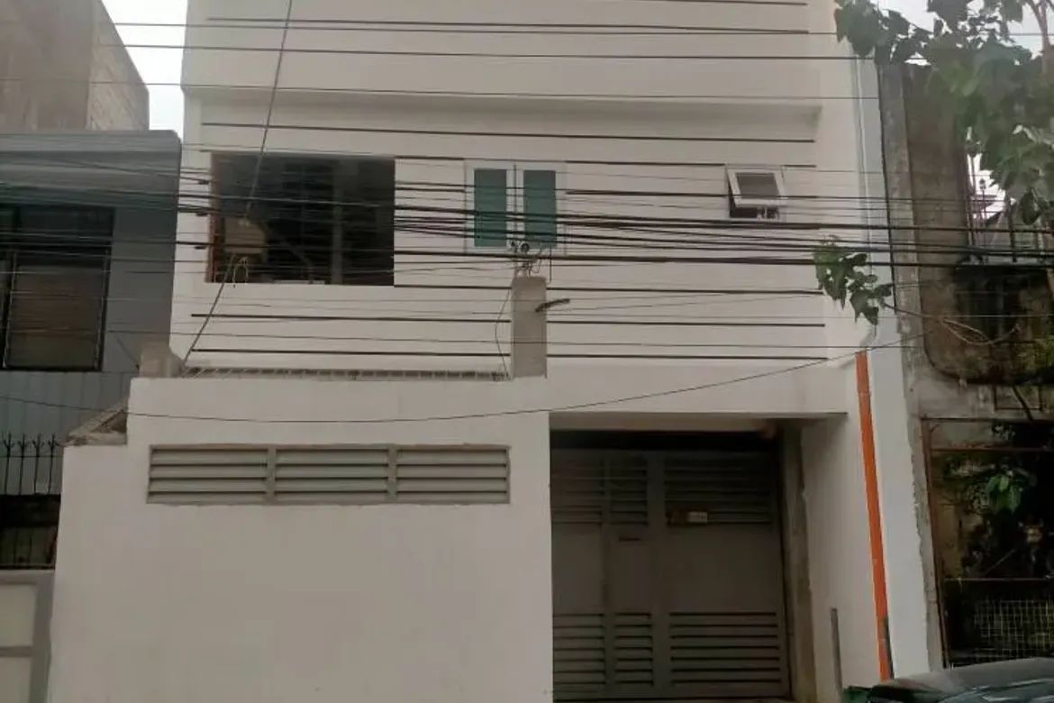 10 Bedroom House for Sale in Bangkal, Makati, Metro Manila near MRT-3 Magallanes