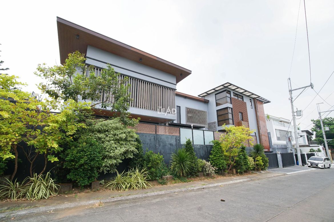 10 Bedroom House for Sale in Commonwealth, Quezon City, Metro Manila