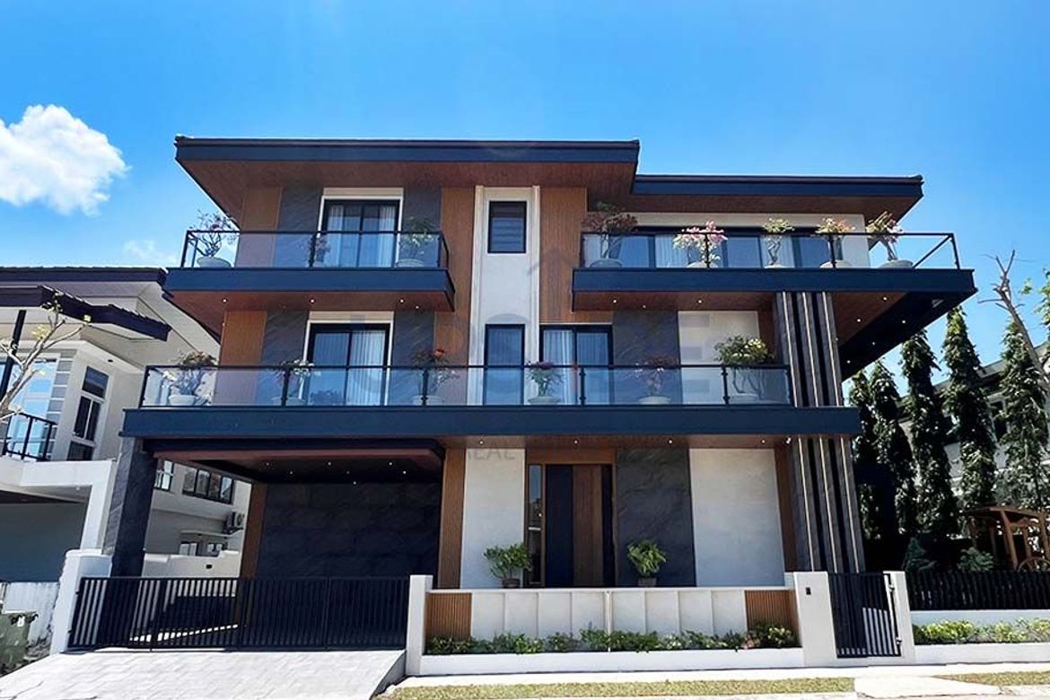 10 Bedroom House for Sale in Inchican, Silang, Cavite