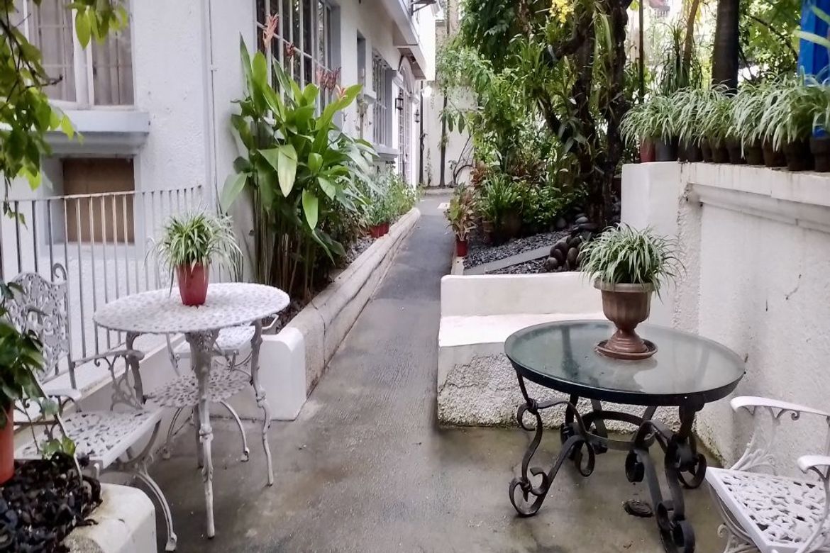 10 Bedroom House for Sale in LOYOLA GRAND VILLAS, Ramon Magsaysay, Quezon City, Metro Manila near LRT-1 Roosevelt – photo 4
