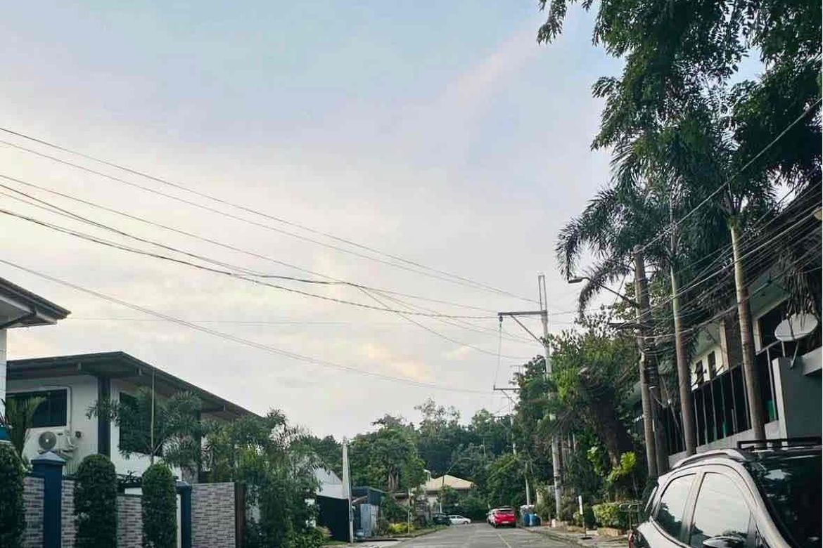 10 Bedroom House for Sale in Pasong Tamo, Quezon City, Metro Manila