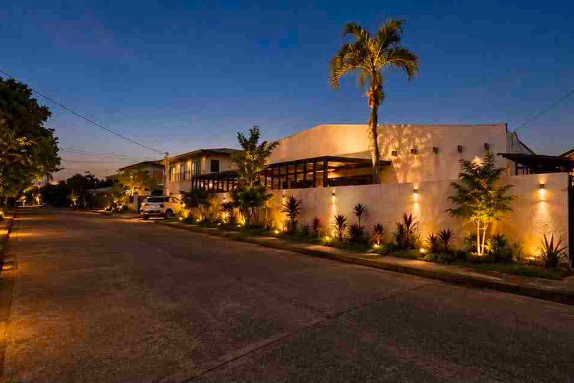 10 Bedroom House for Sale in Pasong Tamo, Quezon City, Metro Manila