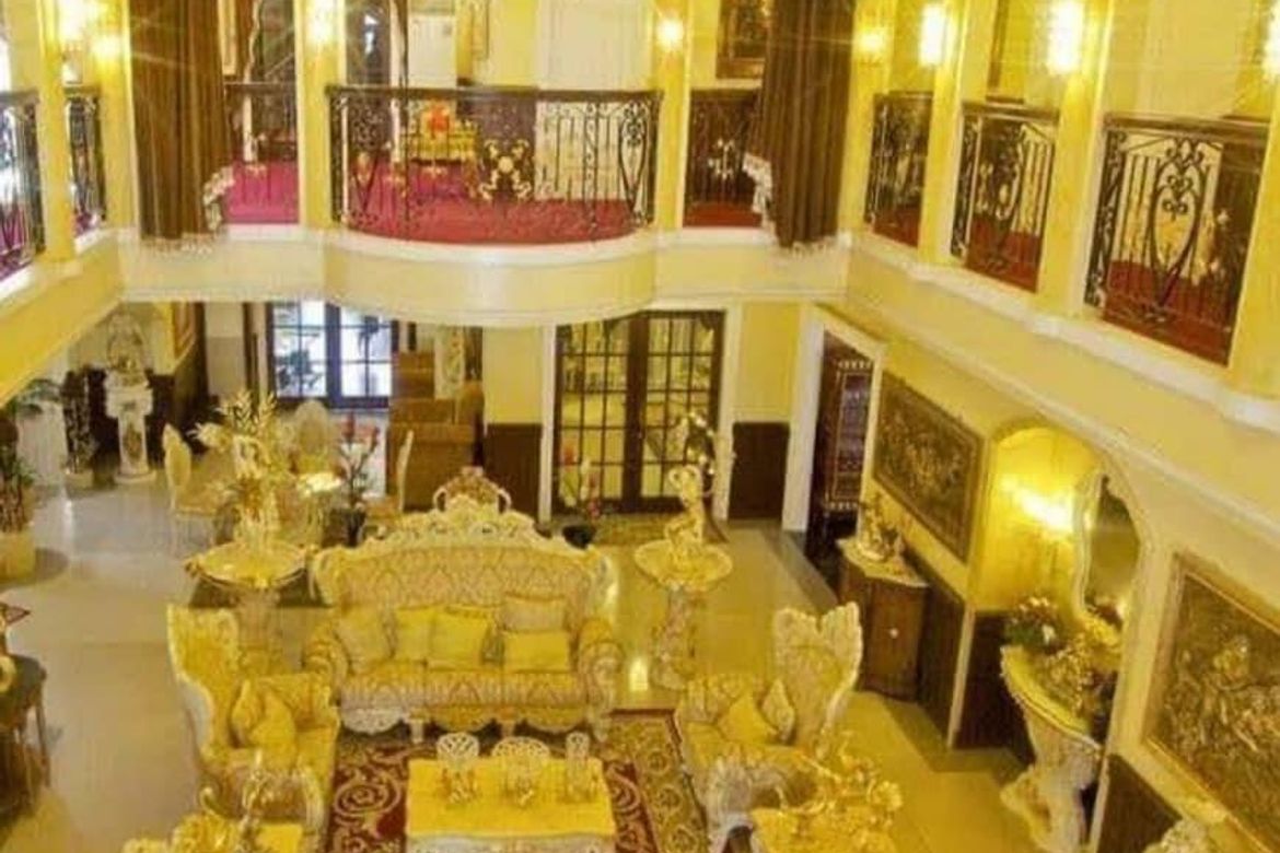 10 Bedroom Villa for Sale in Pansol, Quezon City, Metro Manila