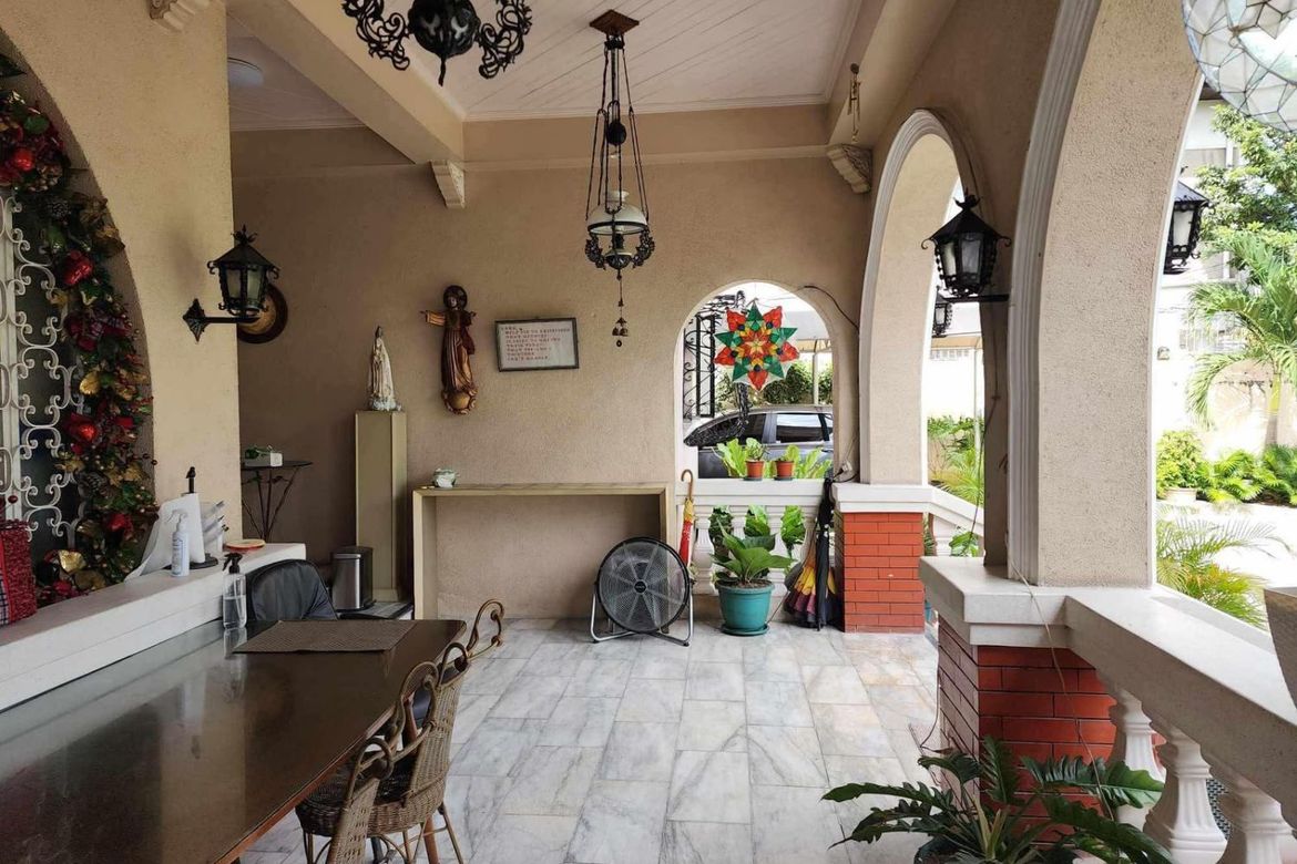 11 Bedroom House for Sale in Loyola Heights, Quezon City, Metro Manila near LRT-2 Katipunan – photo 4