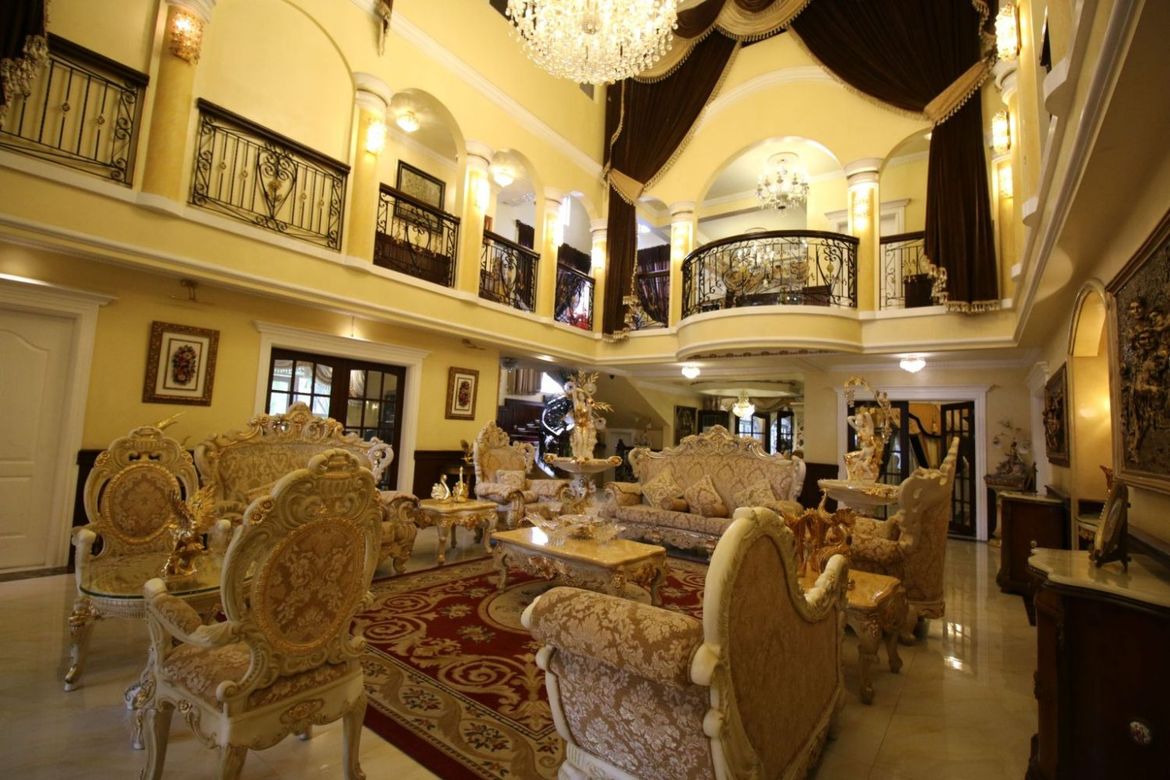 11 Bedroom Villa for Sale in Katipunan, Quezon City, Metro Manila near LRT-1 Roosevelt – photo 6