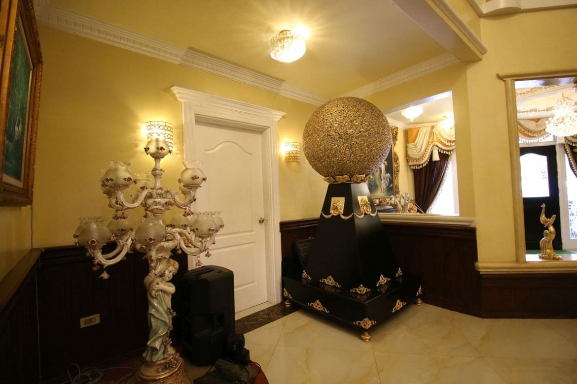 11 Bedroom Villa for Sale in Katipunan, Quezon City, Metro Manila near LRT-1 Roosevelt – photo 7