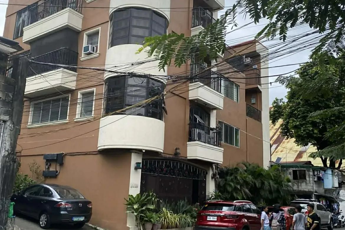 12 Bedroom House for Sale in Comembo, Makati, Metro Manila