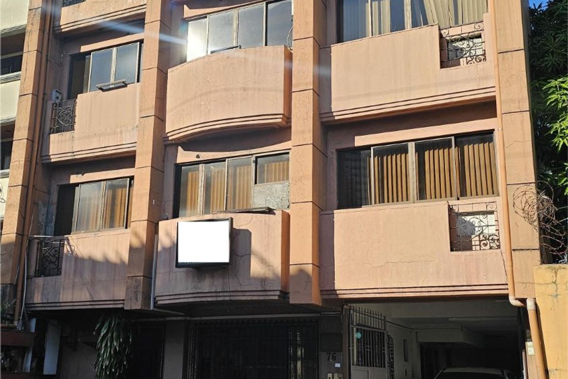 17 Bedroom Office for Sale in Socorro, Quezon City, Metro Manila near MRT-3 Santolan