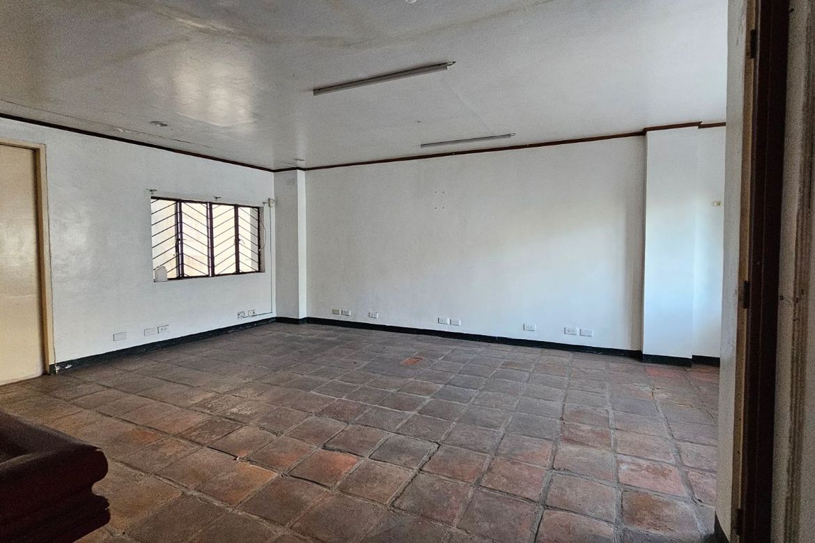 17 Bedroom Office for Sale in Socorro, Quezon City, Metro Manila near MRT-3 Santolan – photo 5