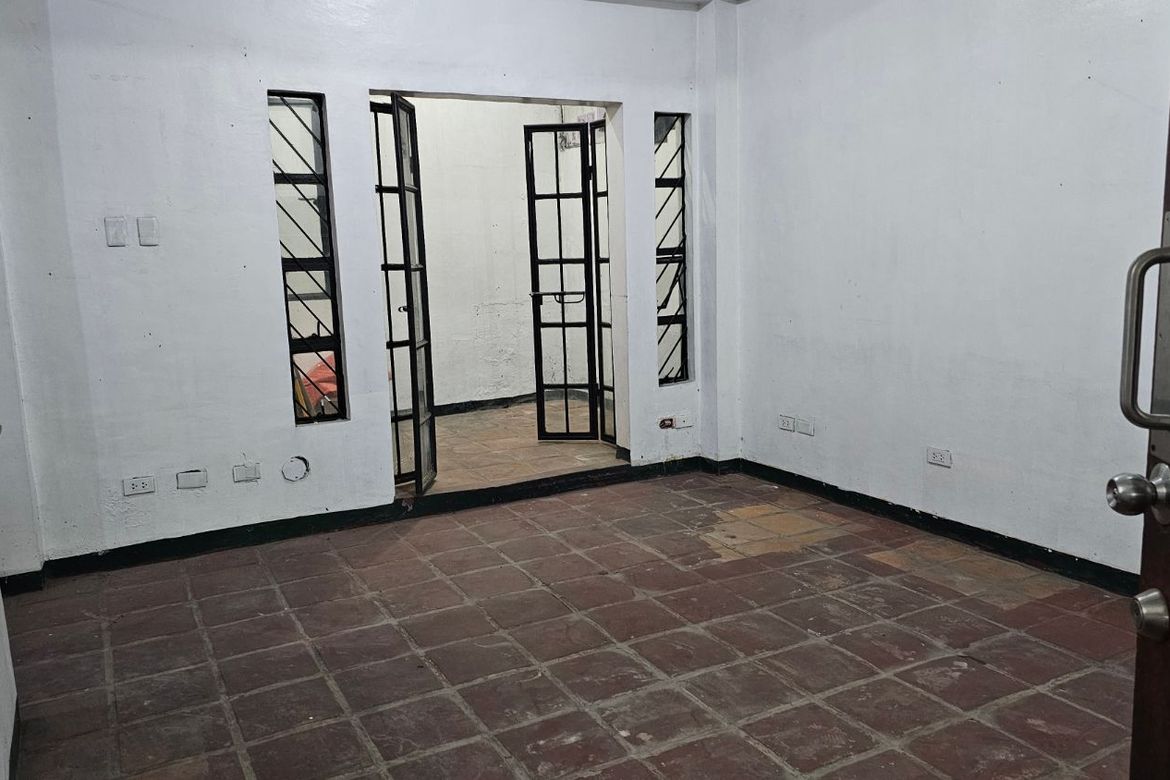 17 Bedroom Office for Sale in Socorro, Quezon City, Metro Manila near MRT-3 Santolan – photo 6