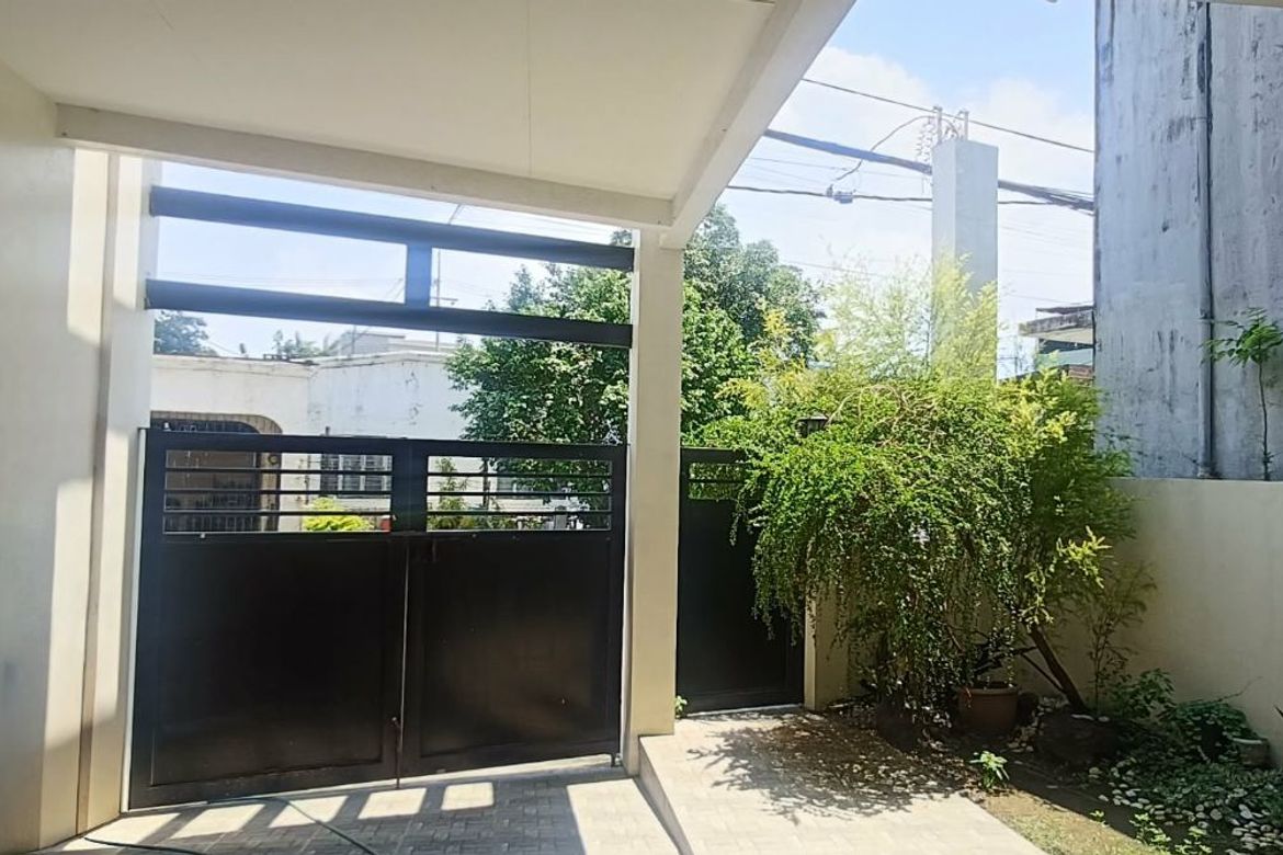 186 Bedroom House for Sale in BF Resort Village, Talon Dos, Las Piñas, Metro Manila