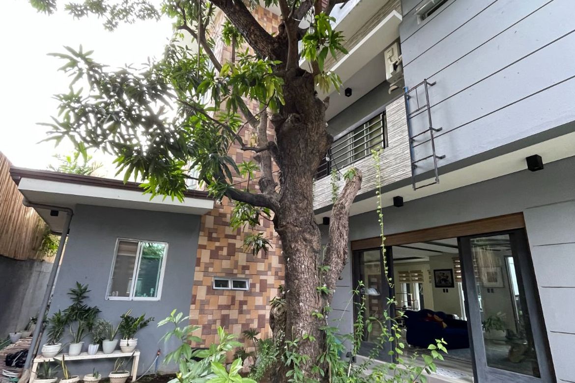 19 Bedroom House for Sale in Little Baguio, San Juan, Metro Manila